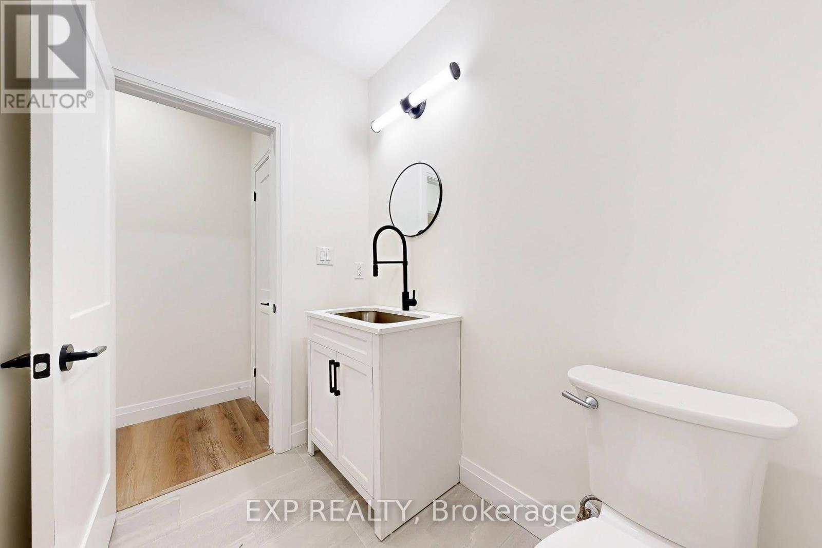 768 Montbeck Crescent, Mississauga, ON - Indoor Photo Showing Bathroom