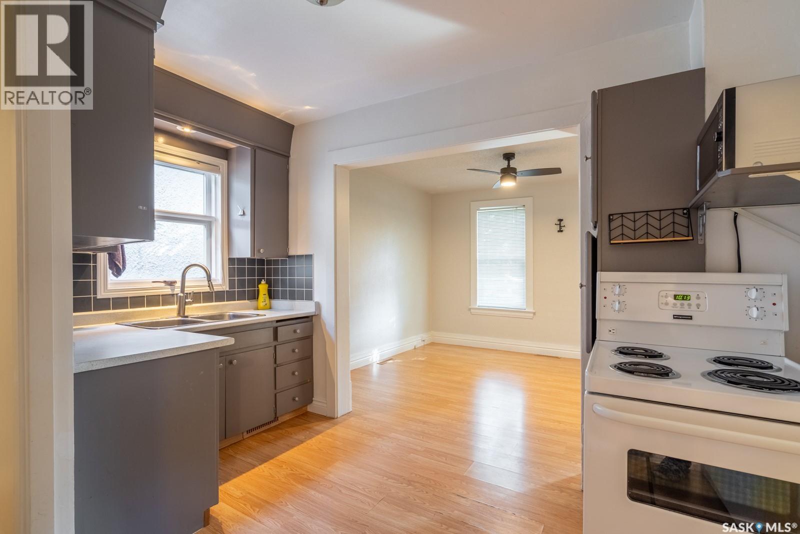 2634 Atkinson Street, Regina, SK - Indoor Photo Showing Kitchen With Double Sink