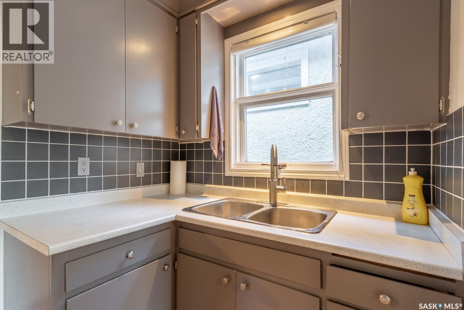 2634 Atkinson Street, Regina, SK - Indoor Photo Showing Kitchen With Double Sink