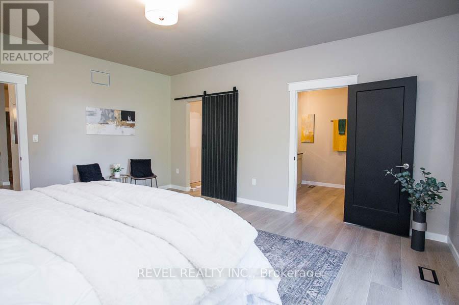 5 Scott Drive, Norfolk, ON - Indoor Photo Showing Bedroom