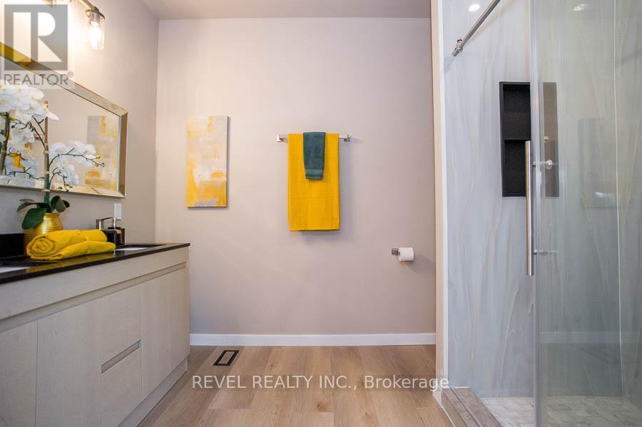 5 Scott Drive, Norfolk, ON - Indoor Photo Showing Other Room