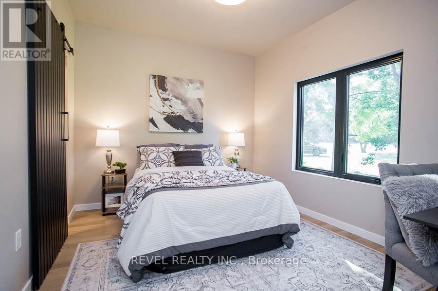 5 Scott Drive, Norfolk, ON - Indoor Photo Showing Bedroom