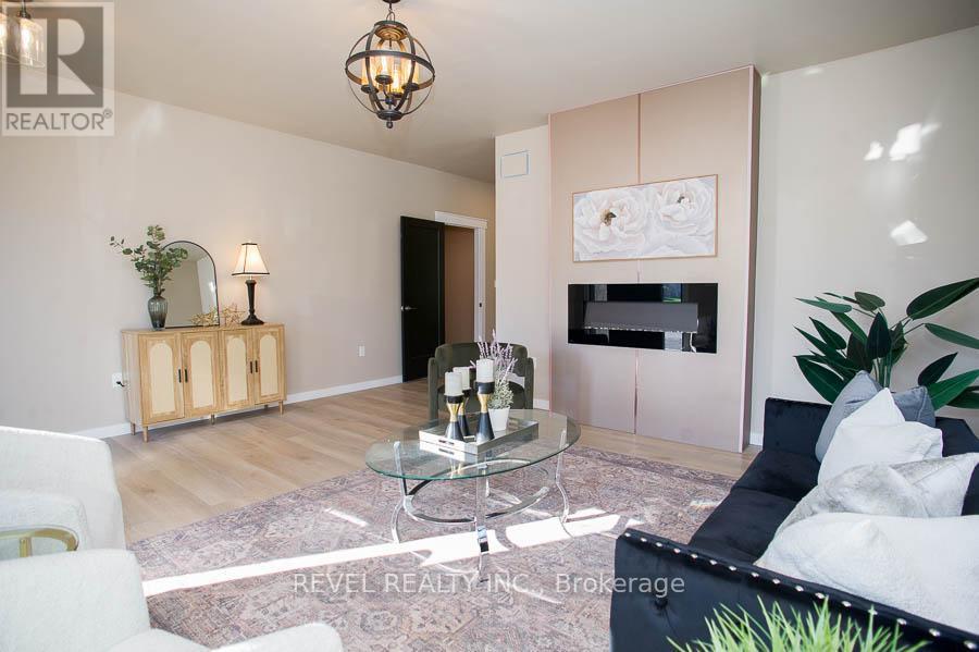 5 Scott Drive, Norfolk, ON - Indoor Photo Showing Living Room With Fireplace