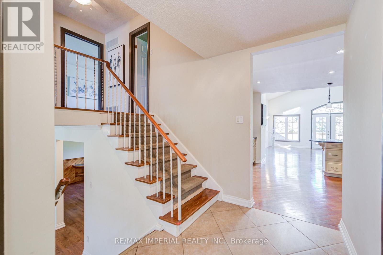 20 Blackforest Drive, Richmond Hill, ON - Indoor Photo Showing Other Room