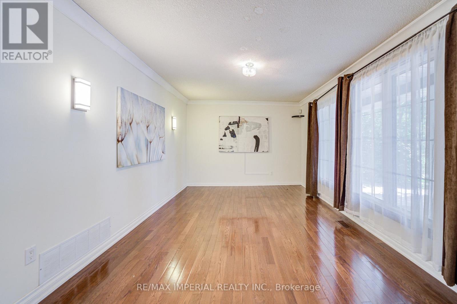 20 Blackforest Drive, Richmond Hill, ON - Indoor Photo Showing Other Room