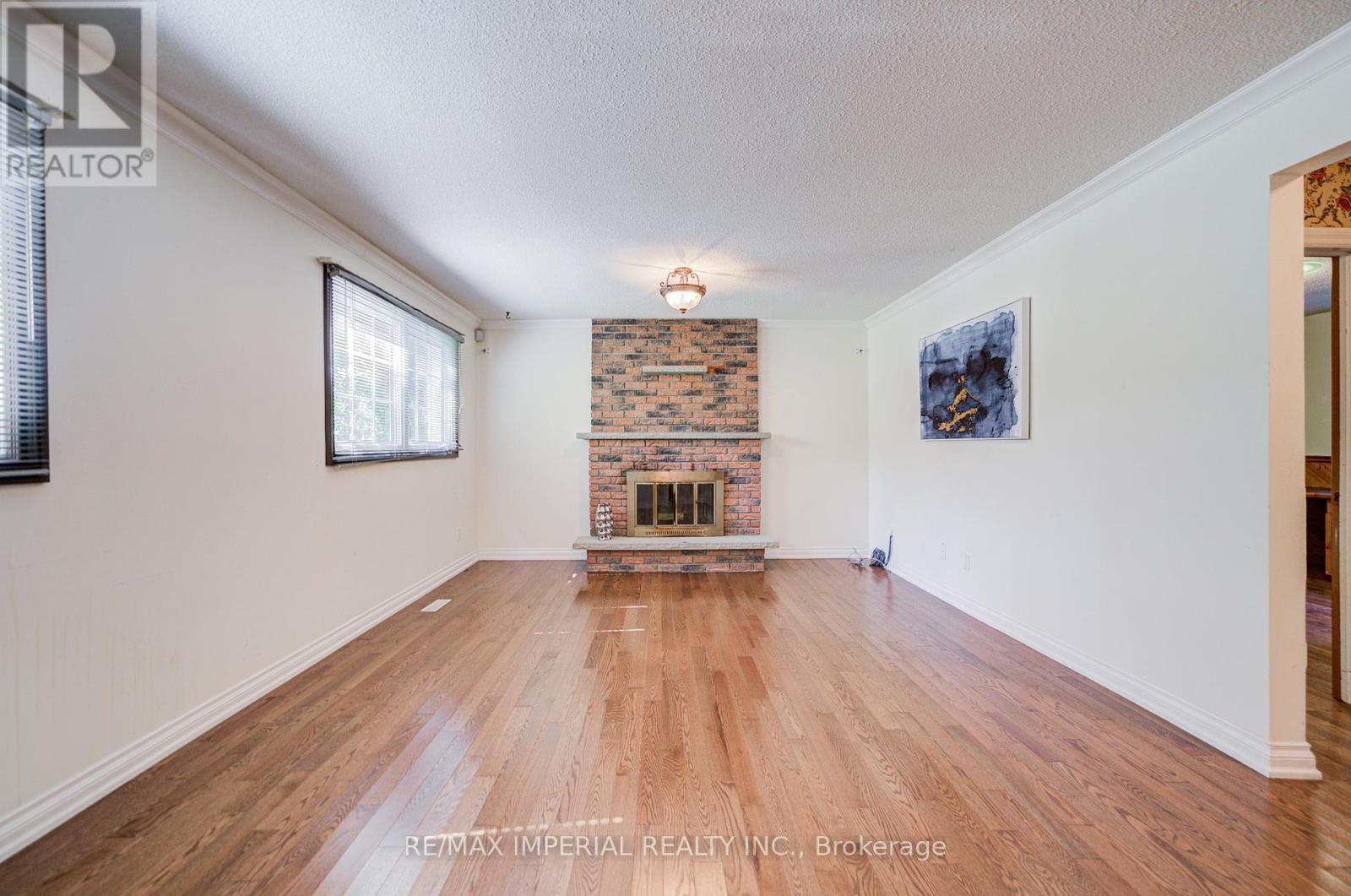 20 Blackforest Drive, Richmond Hill, ON - Indoor Photo Showing Living Room With Fireplace