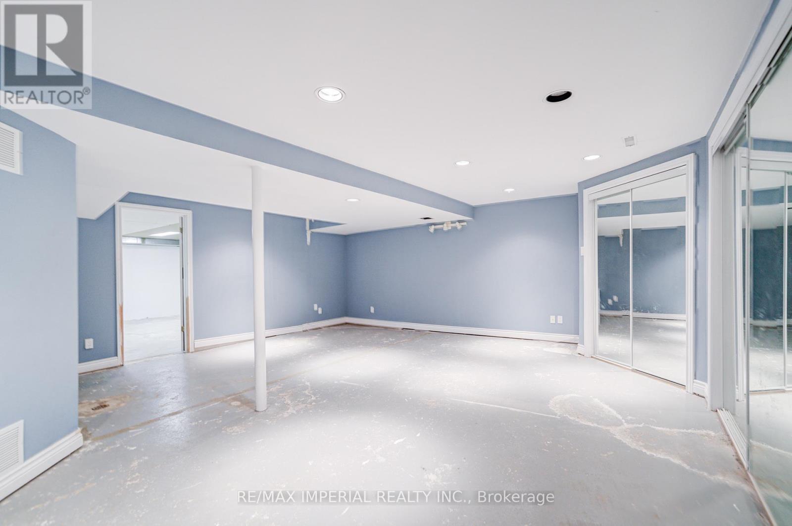 20 Blackforest Drive, Richmond Hill, ON - Indoor Photo Showing Other Room