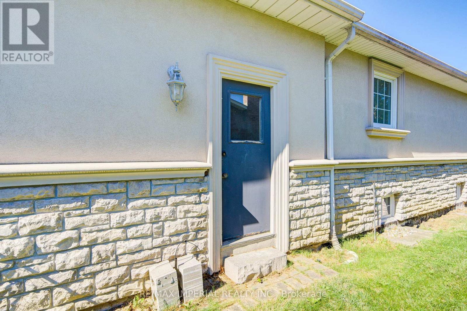 20 Blackforest Drive, Richmond Hill, ON - Outdoor