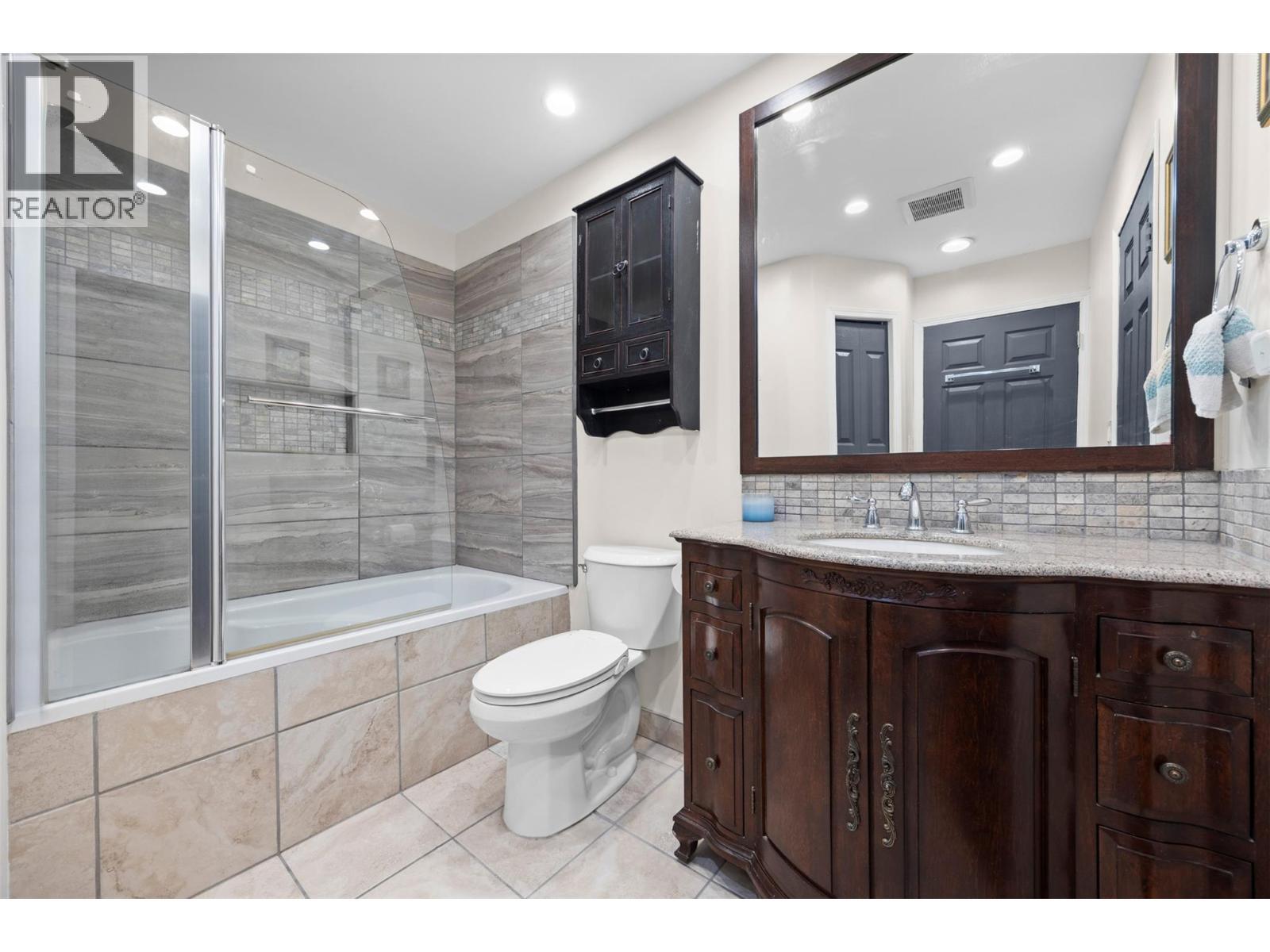 Upstairs Bathroom - 6400 Spencer Road Unit# 8, Kelowna, BC - Indoor Photo Showing Bathroom