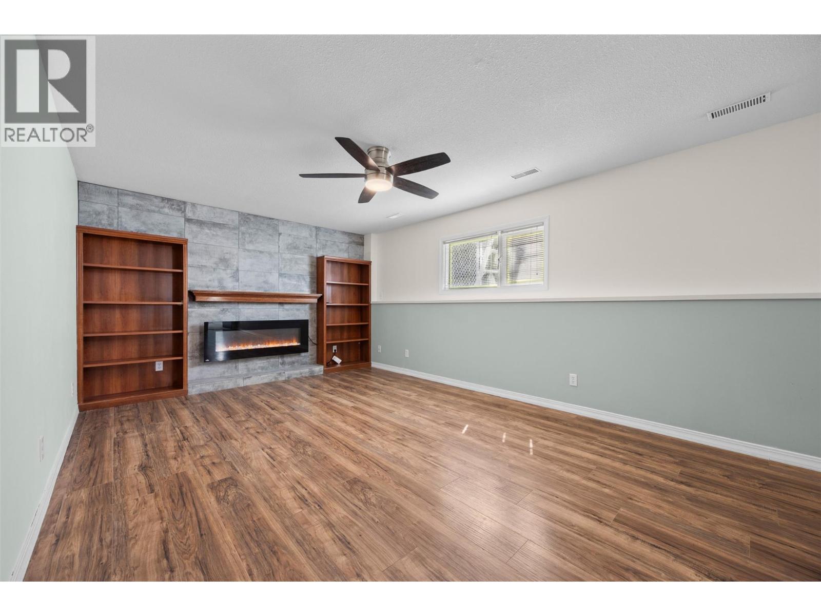 6400 Spencer Road Unit# 8, Kelowna, BC - Indoor With Fireplace