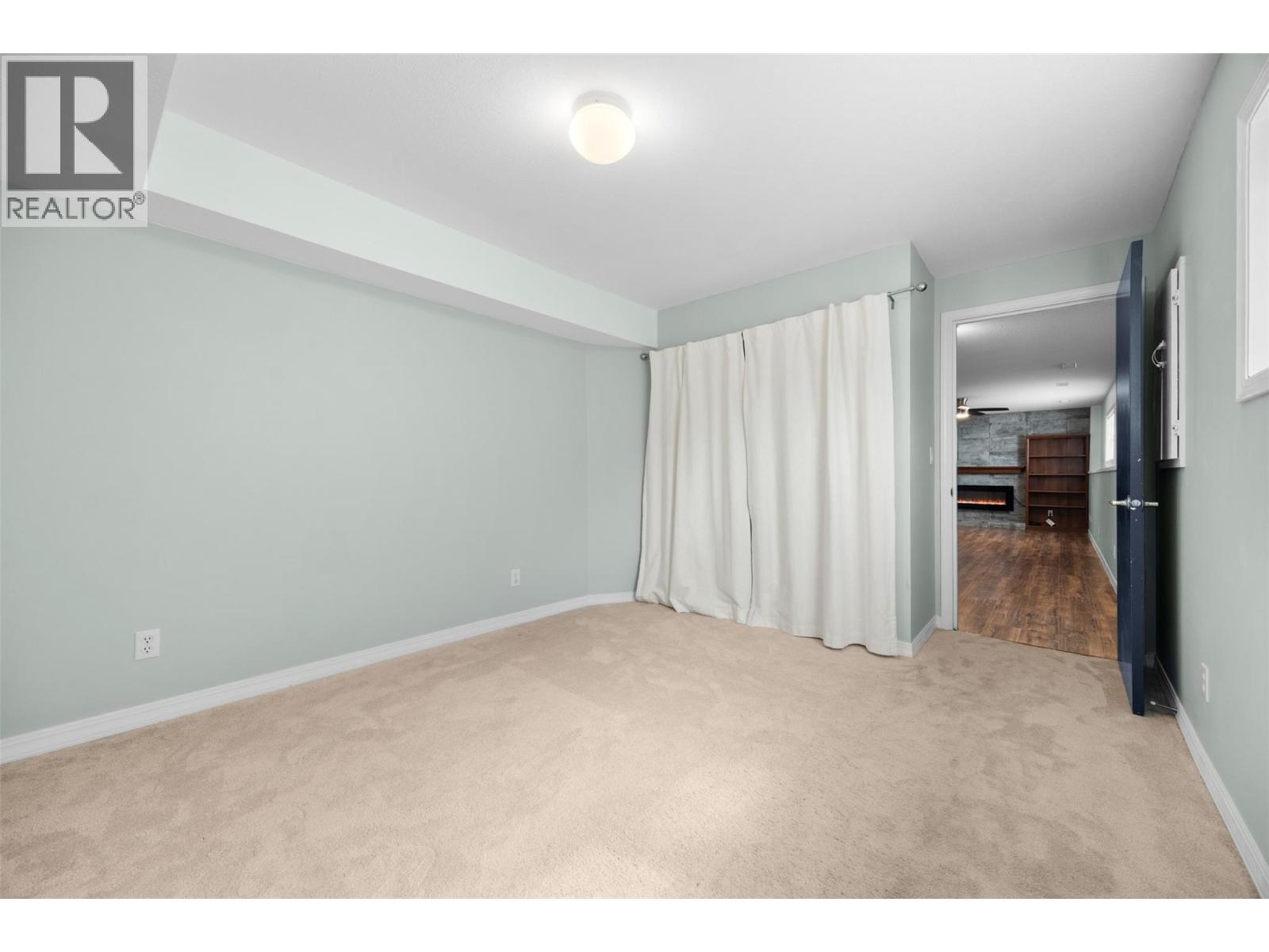 6400 Spencer Road Unit# 8, Kelowna, BC - Indoor Photo Showing Other Room