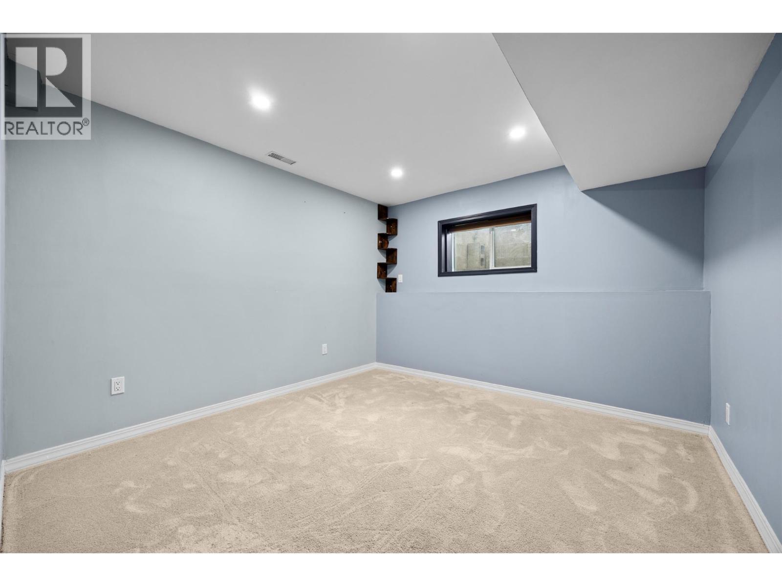 6400 Spencer Road Unit# 8, Kelowna, BC - Indoor Photo Showing Other Room