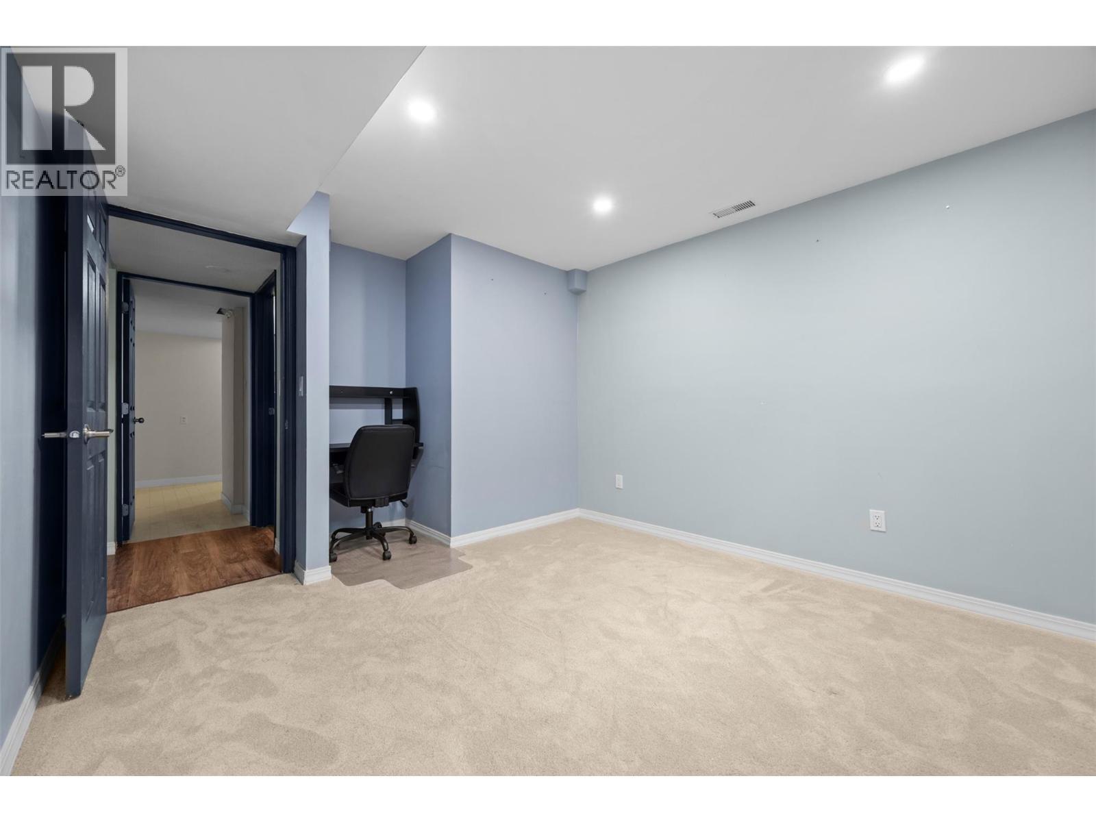 6400 Spencer Road Unit# 8, Kelowna, BC - Indoor Photo Showing Other Room