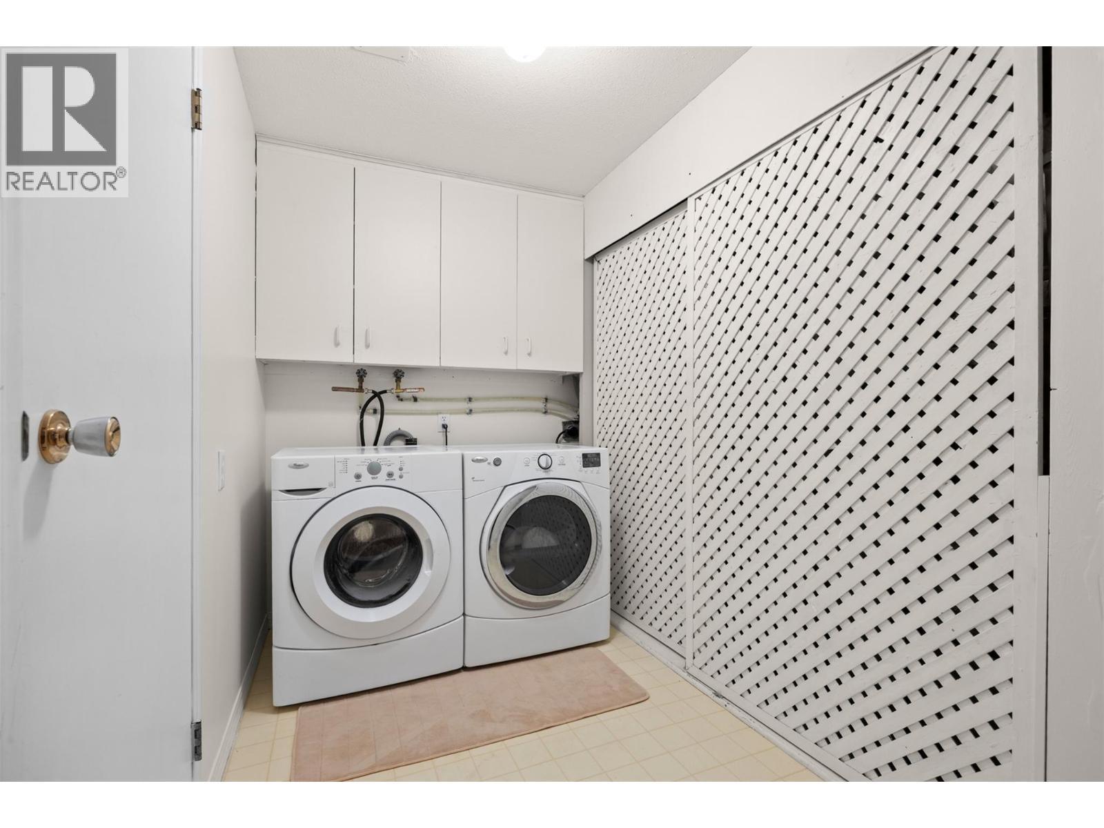 6400 Spencer Road Unit# 8, Kelowna, BC - Indoor Photo Showing Laundry Room