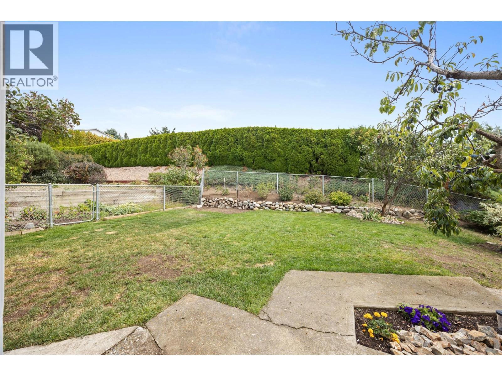 6400 Spencer Road Unit# 8, Kelowna, BC - Outdoor