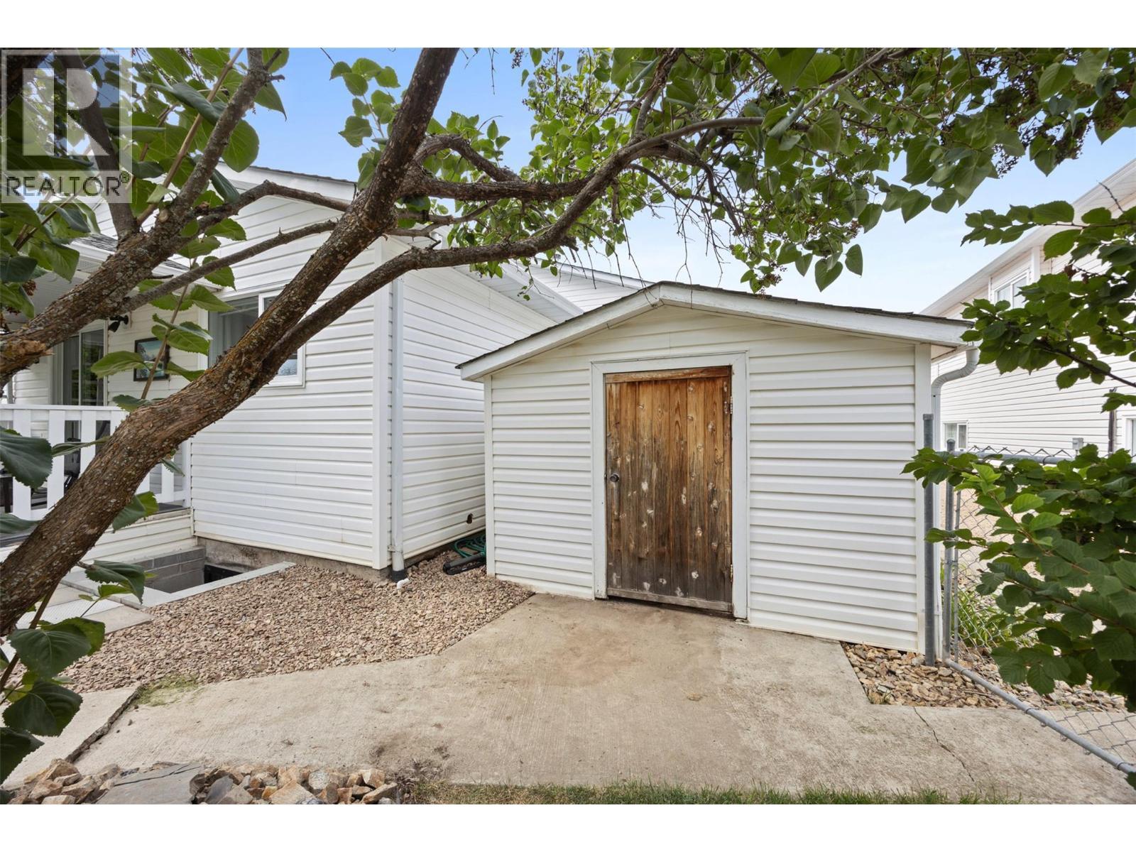 6400 Spencer Road Unit# 8, Kelowna, BC - Outdoor With Exterior