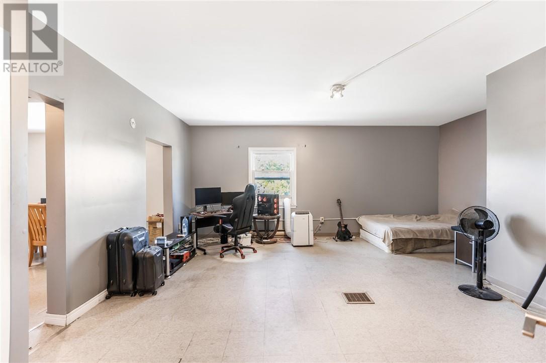 402 Frood Road, Sudbury, ON