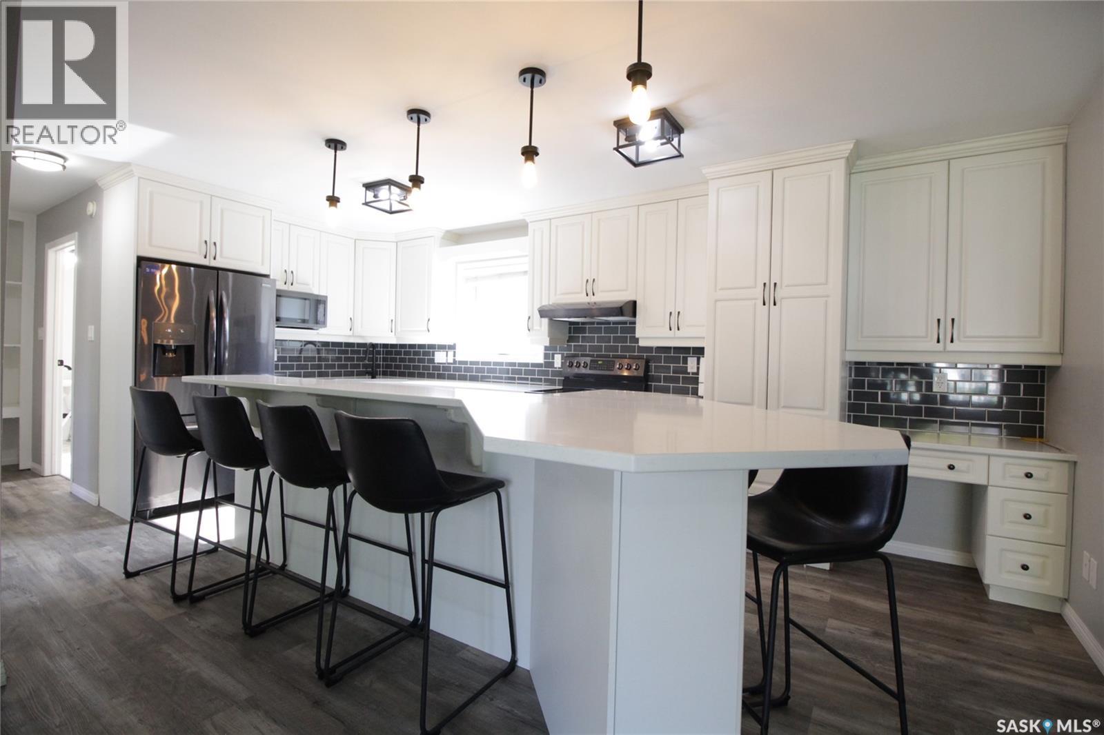 813 Moose Street, Moosomin, SK - Indoor Photo Showing Kitchen With Upgraded Kitchen