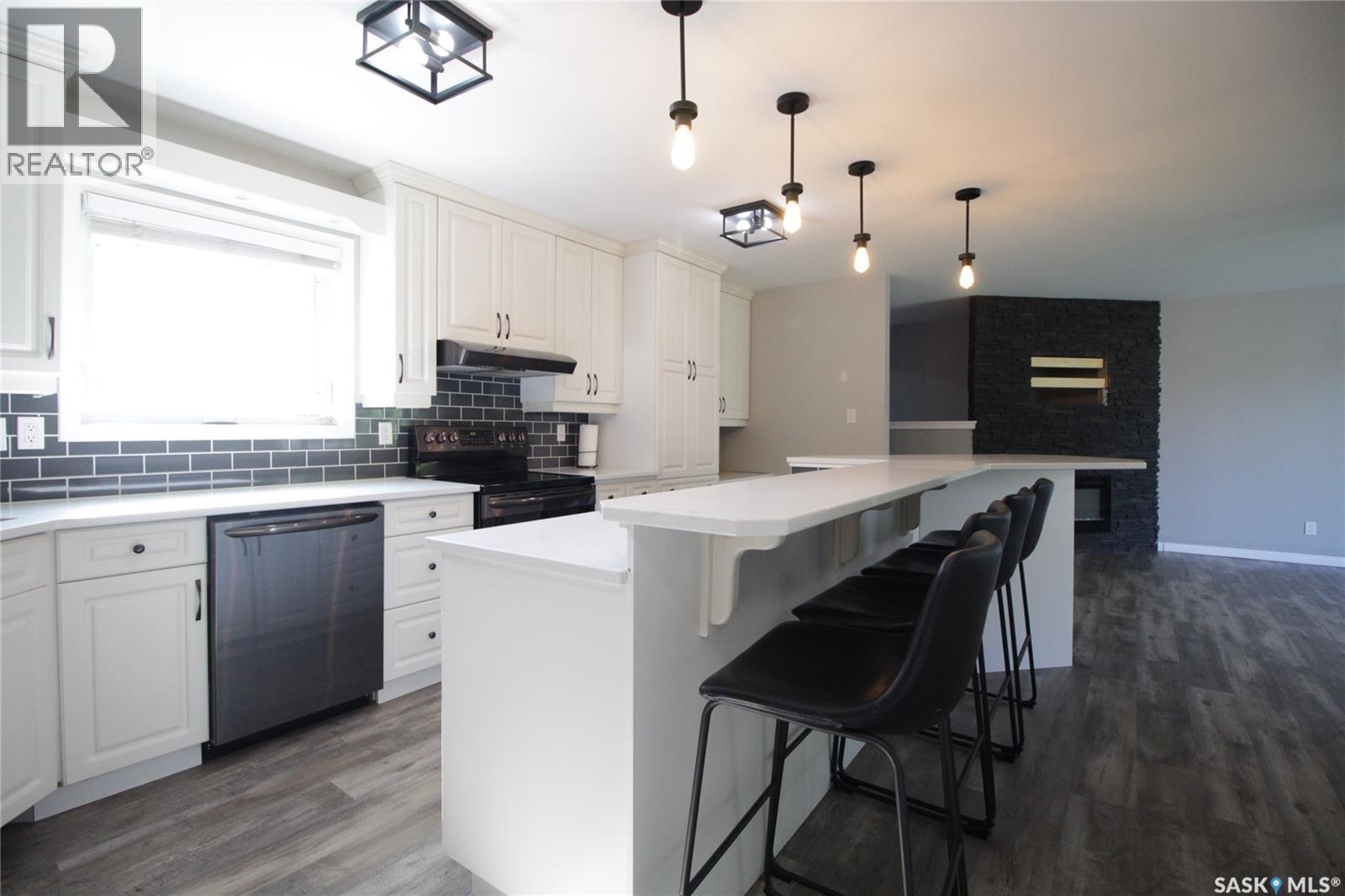 813 Moose Street, Moosomin, SK - Indoor Photo Showing Kitchen With Upgraded Kitchen