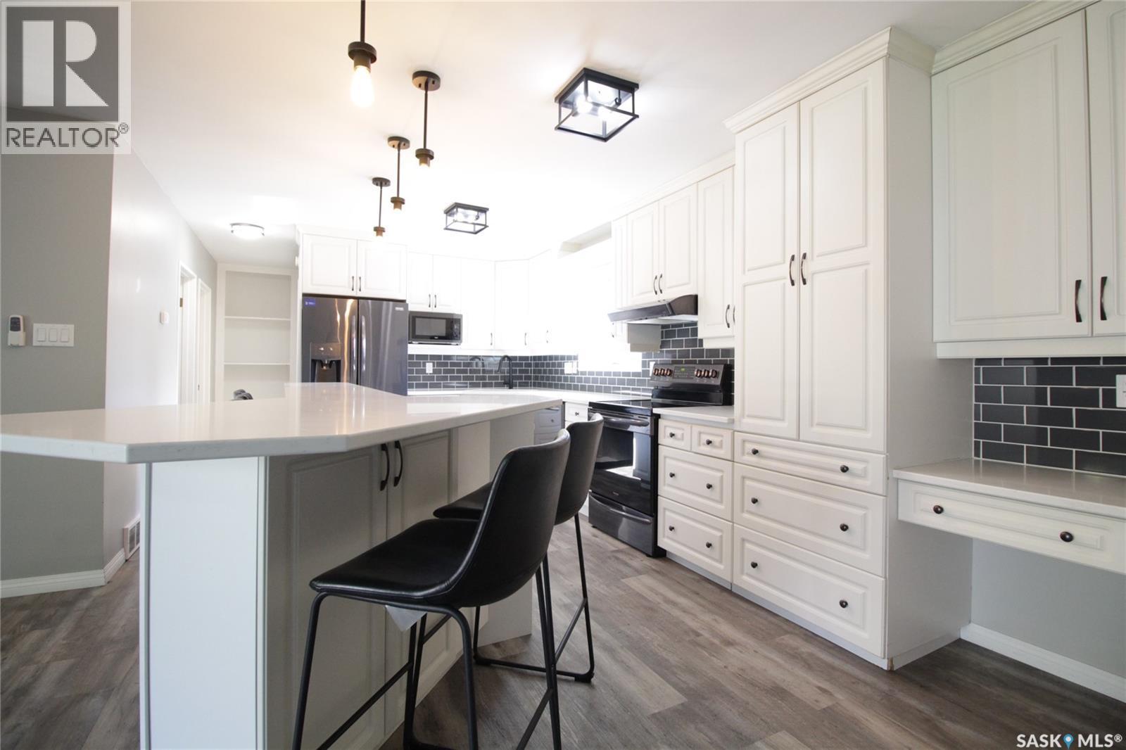 813 Moose Street, Moosomin, SK - Indoor Photo Showing Kitchen With Upgraded Kitchen