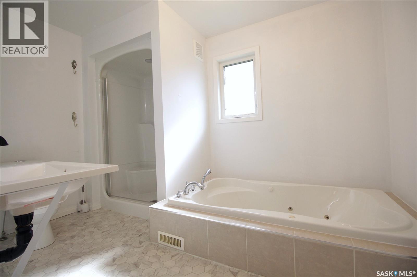 813 Moose Street, Moosomin, SK - Indoor Photo Showing Bathroom