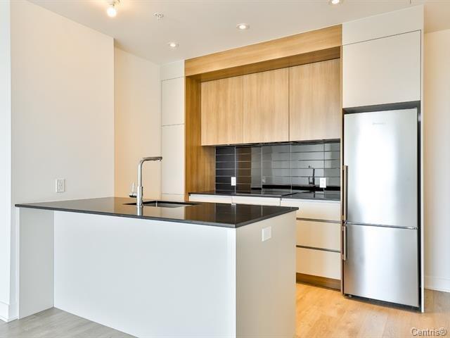 Cuisine - 617-5388 Boul. Henri-Bourassa O., Montréal (Saint-Laurent), QC - Indoor Photo Showing Kitchen With Upgraded Kitchen