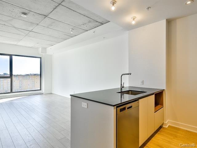 Vue d'ensemble - 617-5388 Boul. Henri-Bourassa O., Montréal (Saint-Laurent), QC - Indoor Photo Showing Kitchen