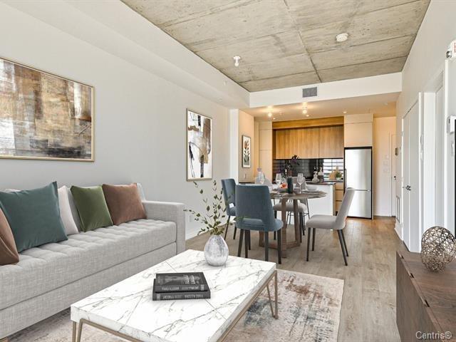 Salon - 617-5388 Boul. Henri-Bourassa O., Montréal (Saint-Laurent), QC - Indoor Photo Showing Living Room