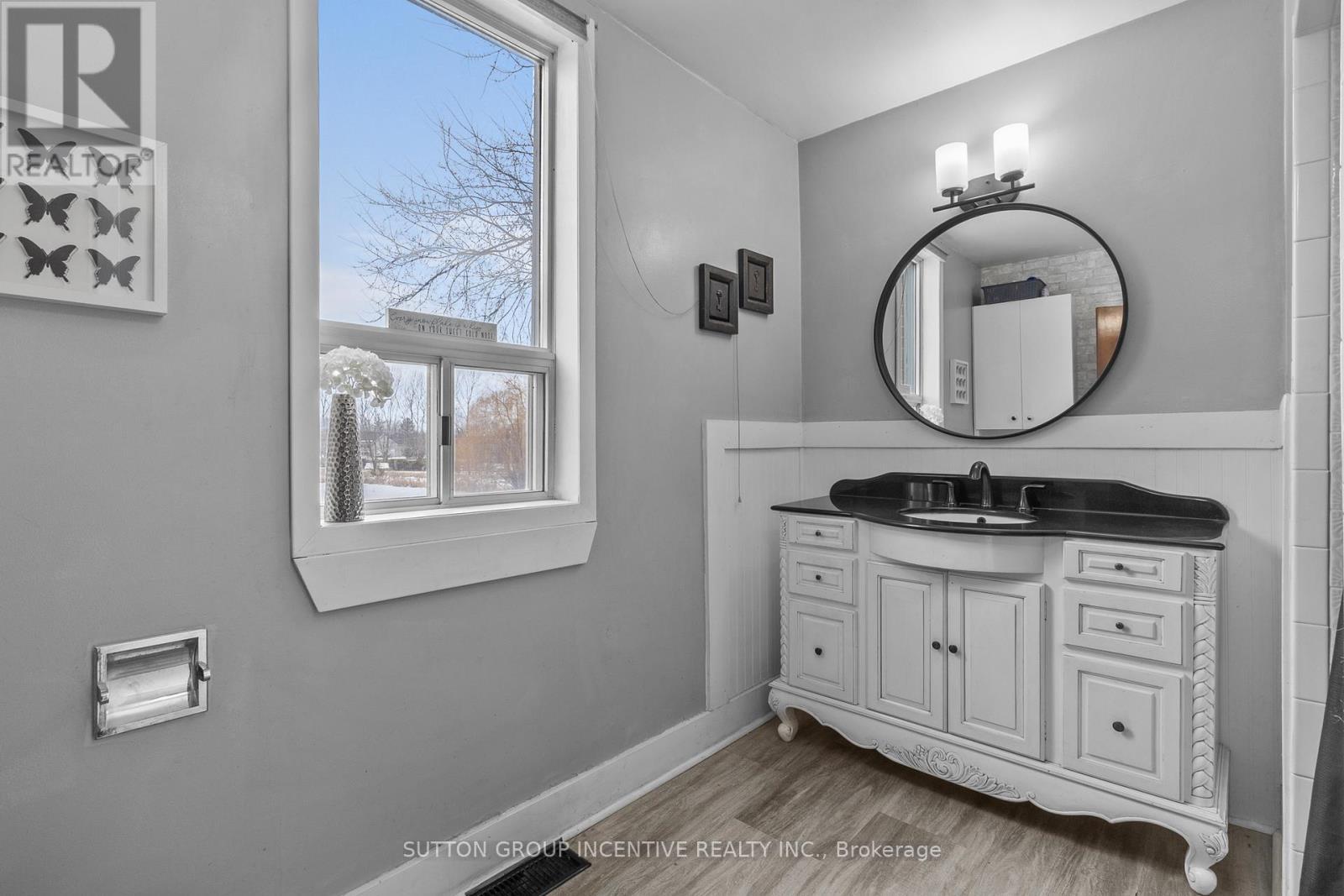 6511 21/22 Nottawasaga Side Road, Clearview, ON - Indoor Photo Showing Bathroom