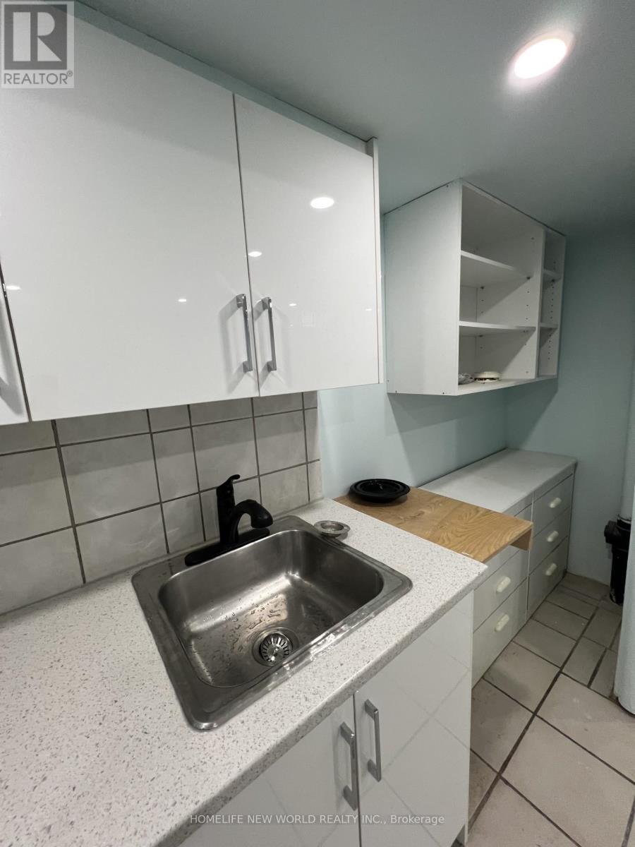 Bsmt - 47 Stather Crescent, Markham, ON - Indoor Photo Showing Kitchen