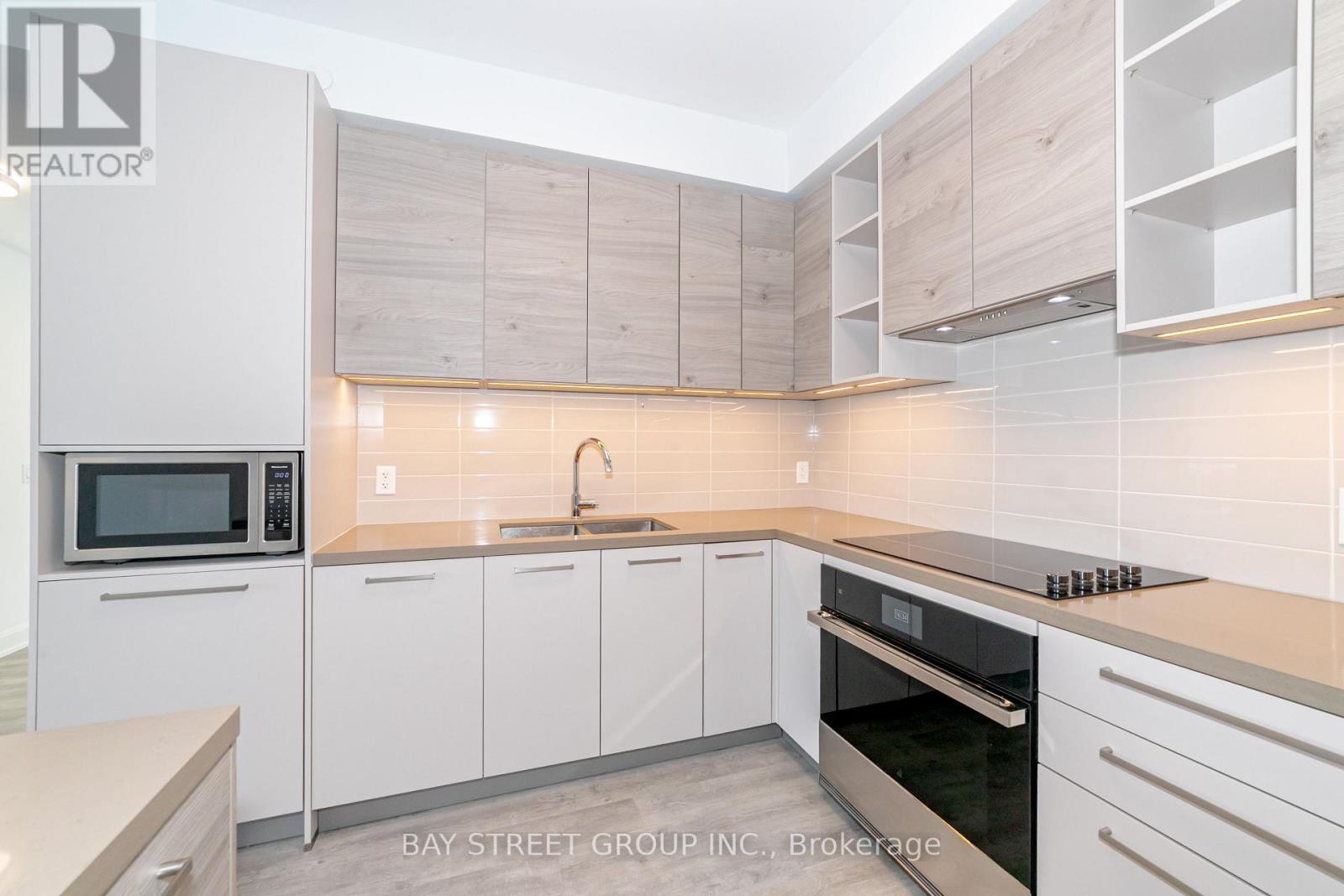709 - 12 Gandhi Lane, Markham, ON - Indoor Photo Showing Kitchen With Double Sink With Upgraded Kitchen