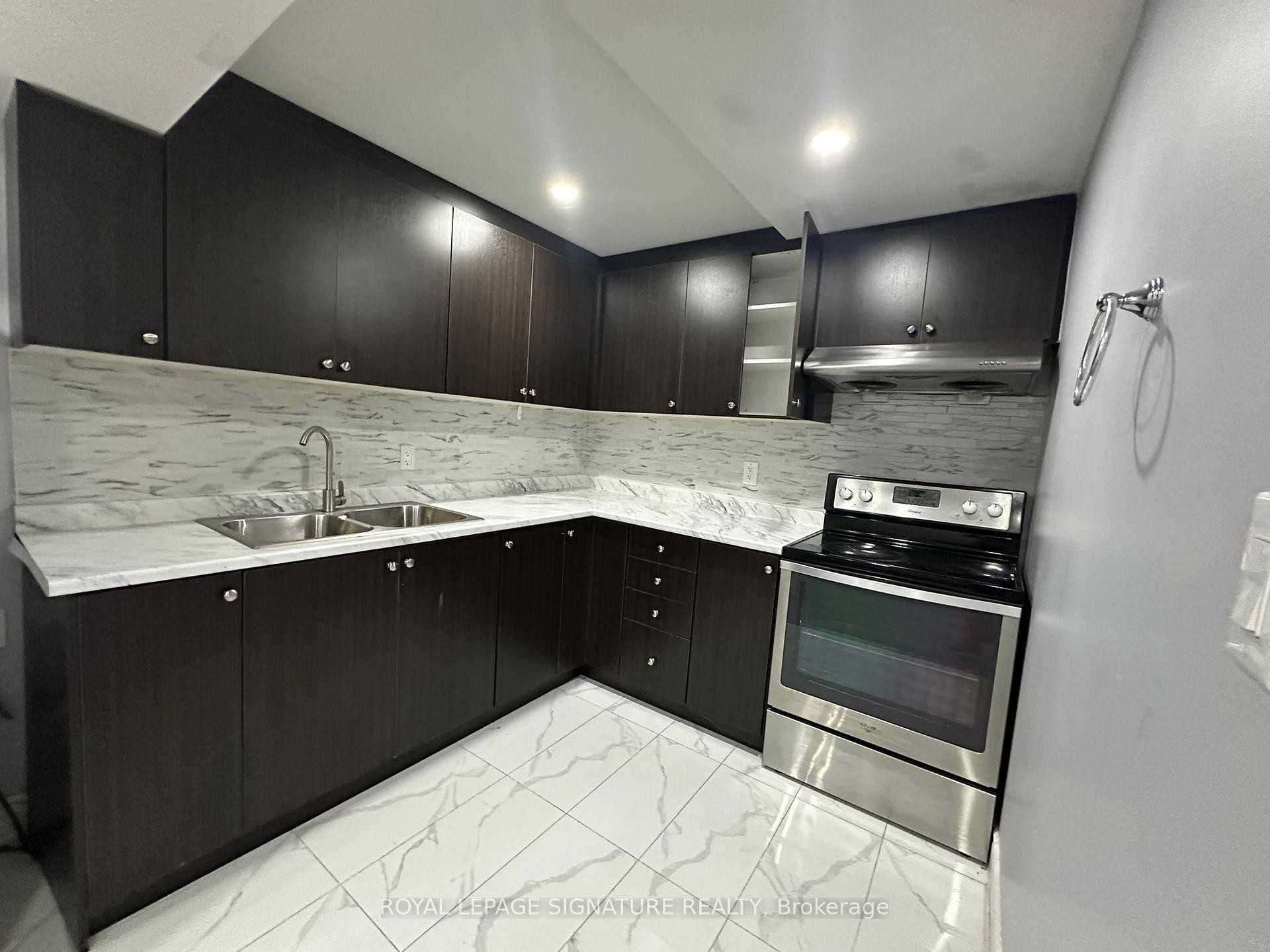 115-16 Litchfield Court, Toronto, ON - Indoor Photo Showing Kitchen With Double Sink