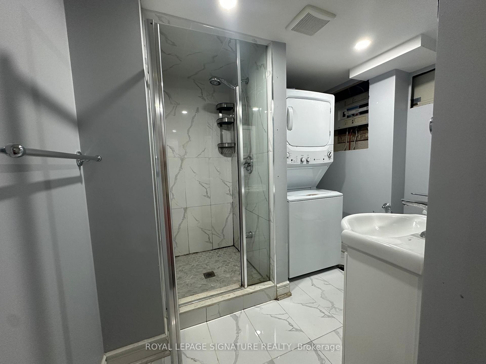115-16 Litchfield Court, Toronto, ON - Indoor Photo Showing Laundry Room