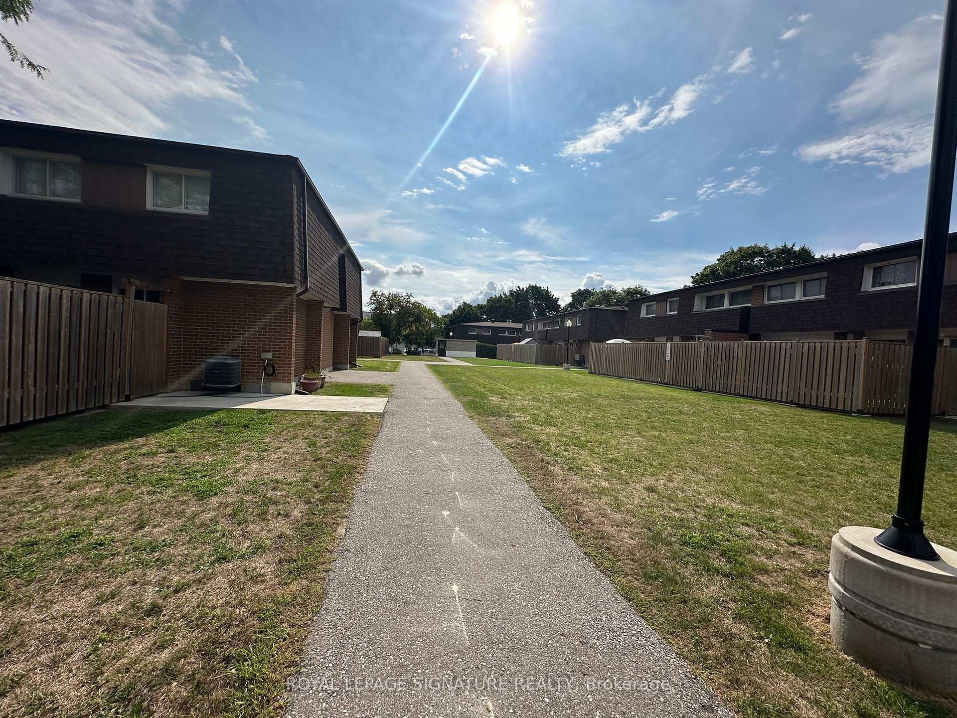 115-16 Litchfield Court, Toronto, ON - Outdoor