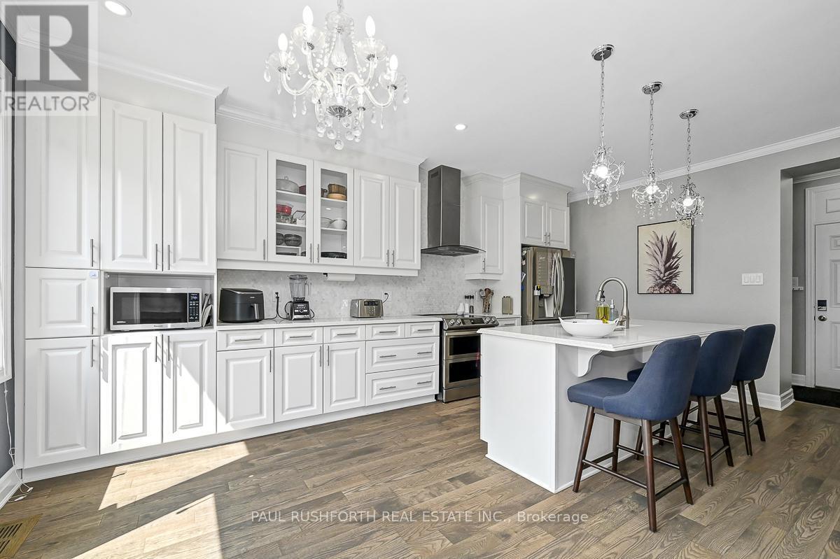 Kitchen - 133 Mandalay Street, Ottawa, ON - Indoor Photo Showing Kitchen With Upgraded Kitchen