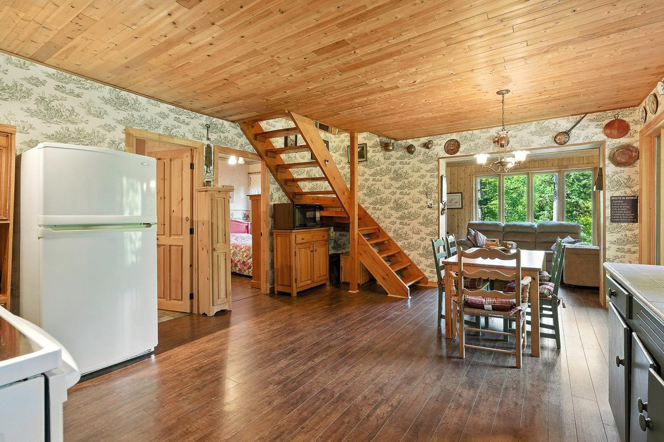 Dining room - 16 Ch. Des Oliviers, Sainte-Anne-Des-Lacs, QC - Indoor