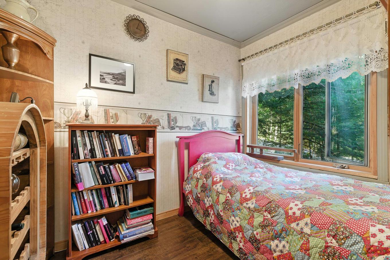 Bedroom - 16 Ch. Des Oliviers, Sainte-Anne-Des-Lacs, QC - Indoor Photo Showing Bedroom