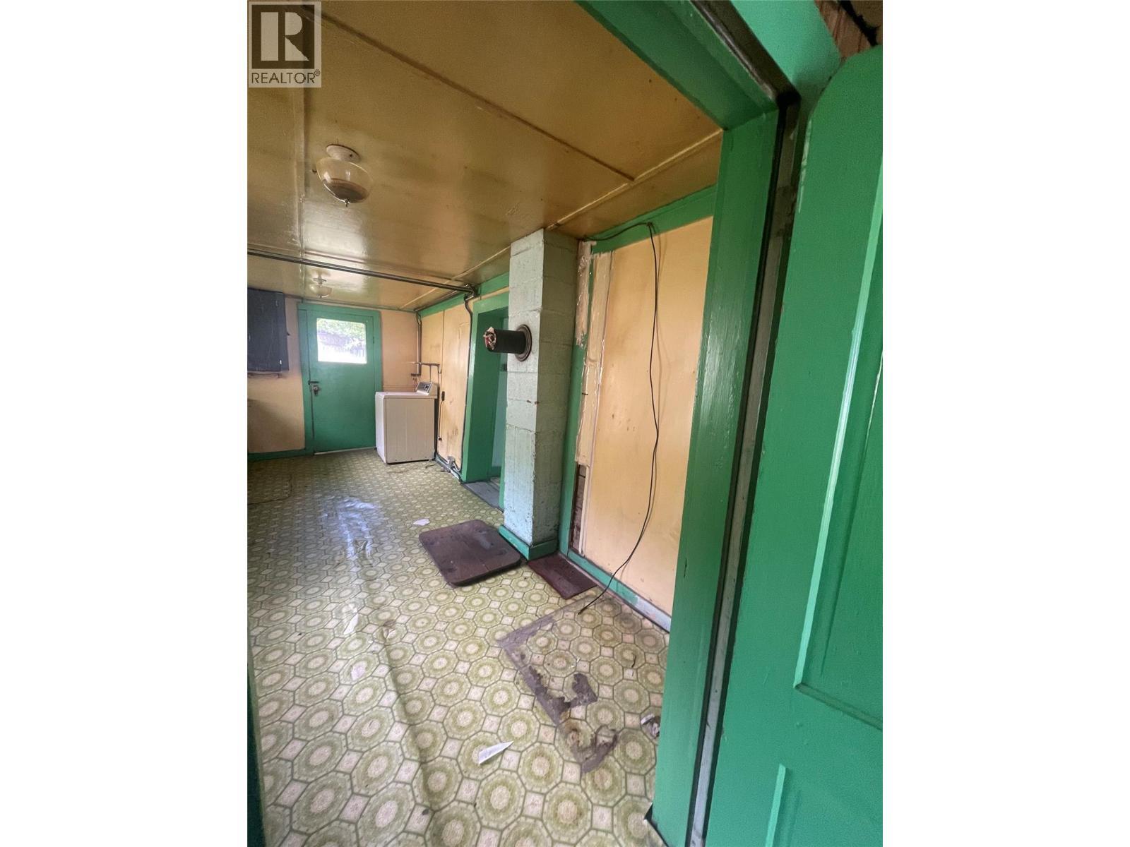 685 Russell Lane, Lillooet, BC - With Exterior