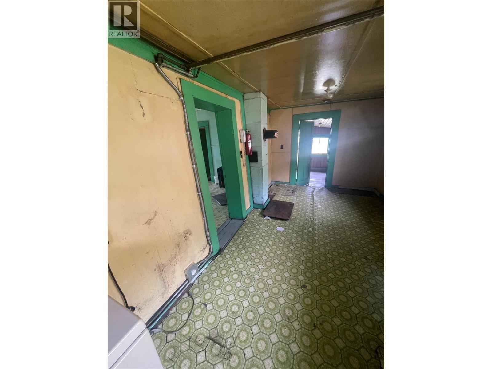 685 Russell Lane, Lillooet, BC - Photo Showing Other Room