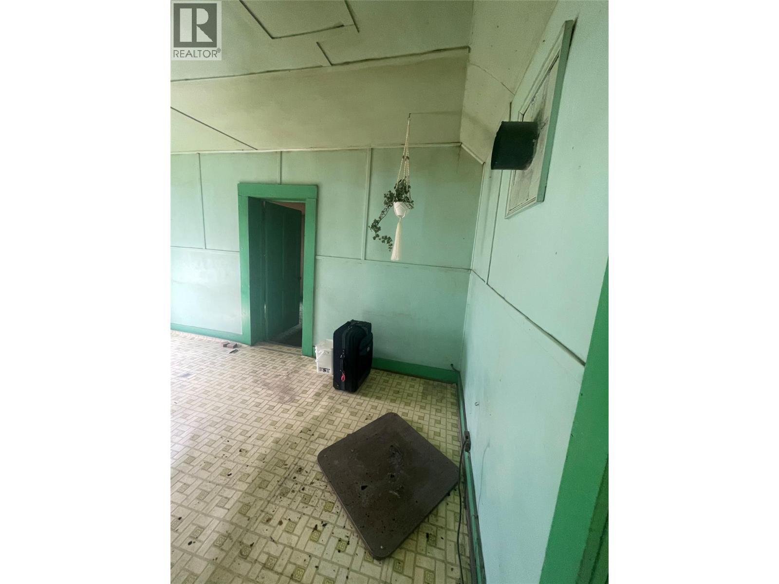 685 Russell Lane, Lillooet, BC - Indoor