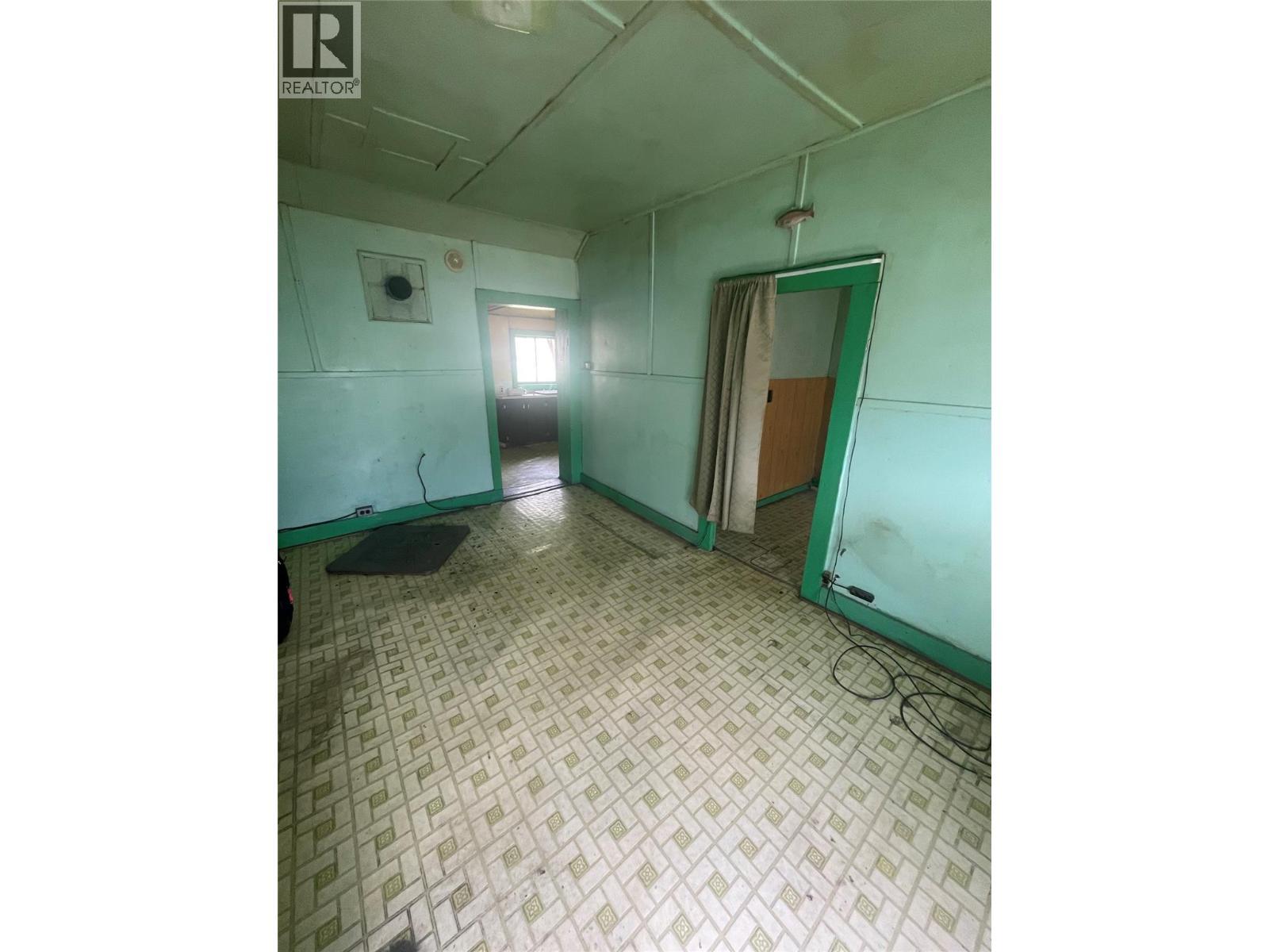 685 Russell Lane, Lillooet, BC - Indoor Photo Showing Other Room