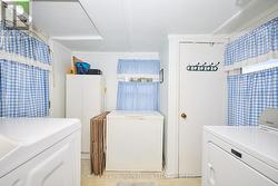 Laundry room with windows and storge space -