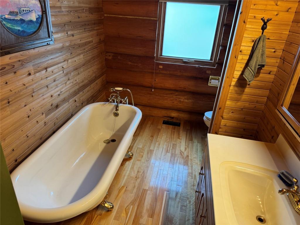 1135 Clearview Drive, Kamloops, BC - Indoor Photo Showing Bathroom