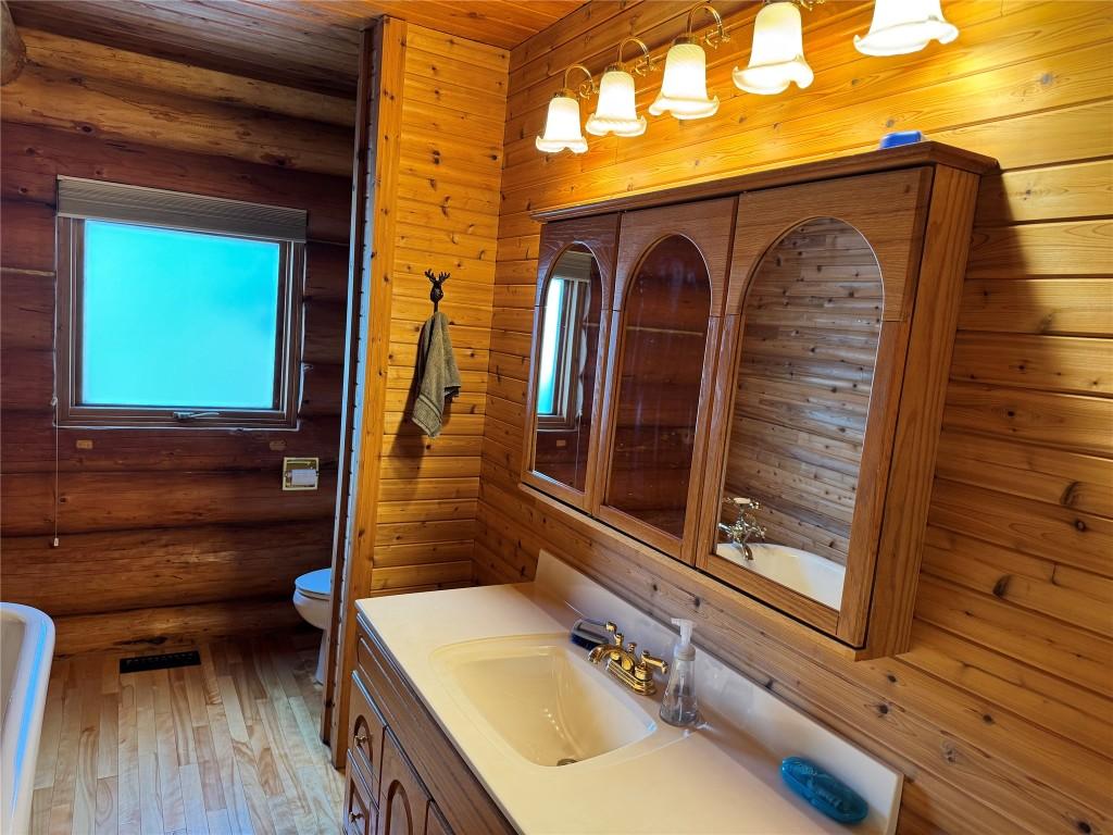 1135 Clearview Drive, Kamloops, BC - Indoor Photo Showing Bathroom