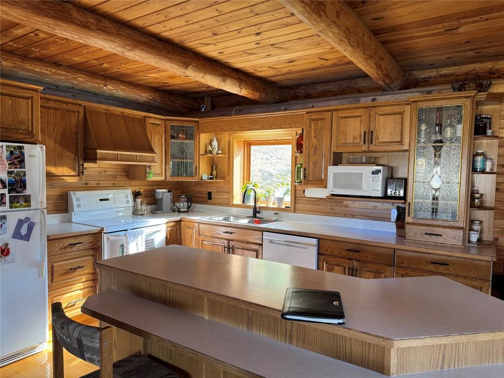 1135 Clearview Drive, Kamloops, BC - Indoor Photo Showing Kitchen