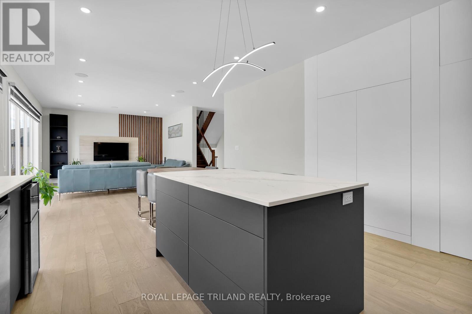 62 Crestview Drive, Middlesex Centre (Kilworth), ON - Indoor Photo Showing Kitchen