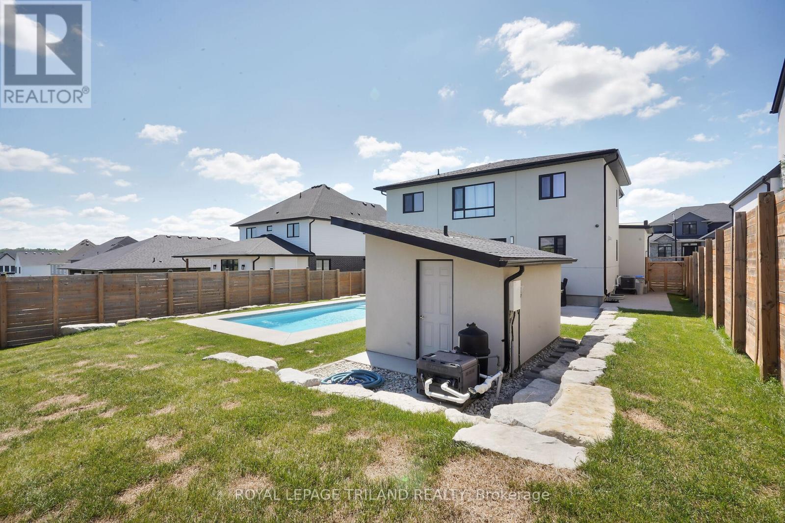 62 Crestview Drive, Middlesex Centre (Kilworth), ON - Outdoor With Backyard