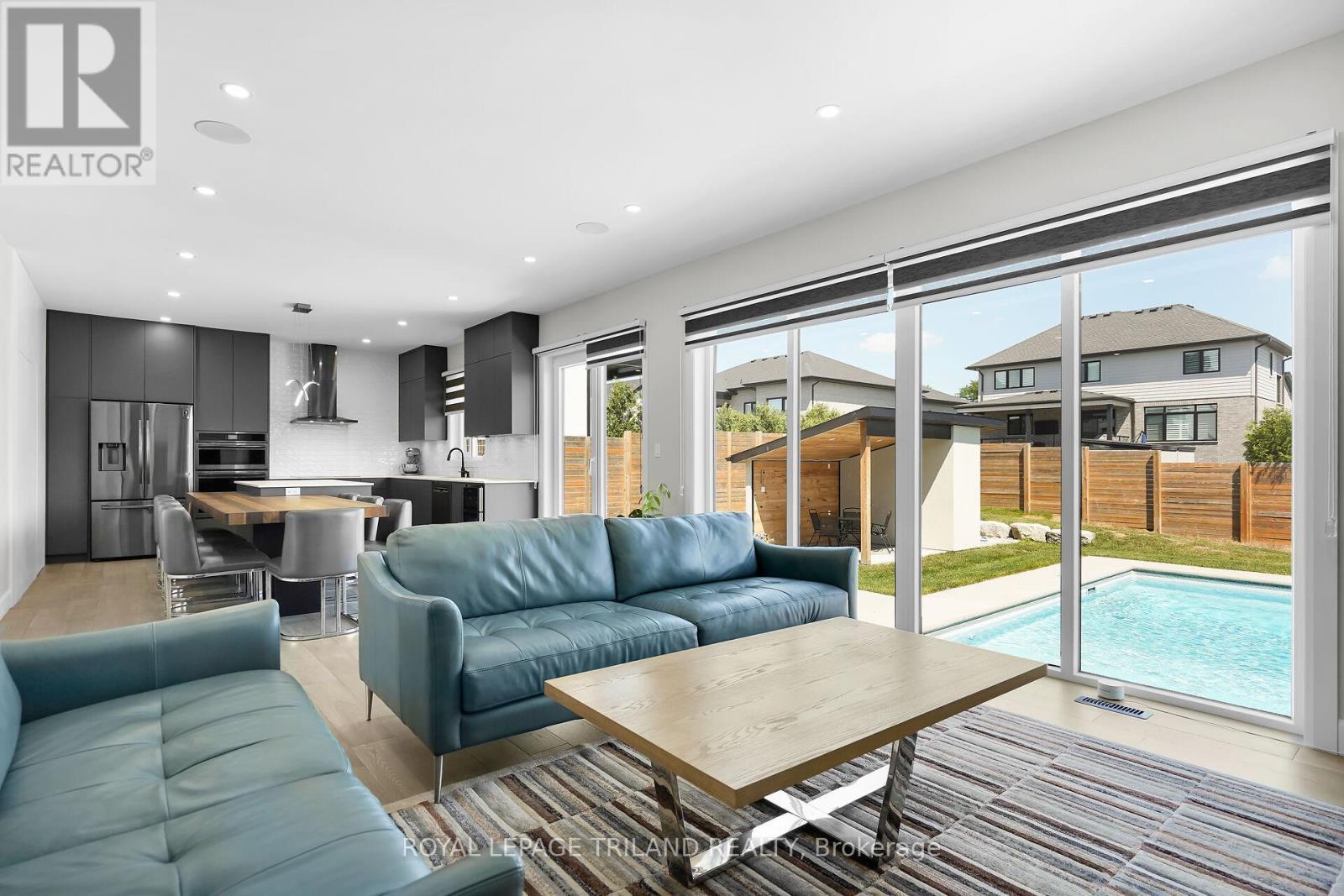 62 Crestview Drive, Middlesex Centre (Kilworth), ON - Indoor Photo Showing Living Room