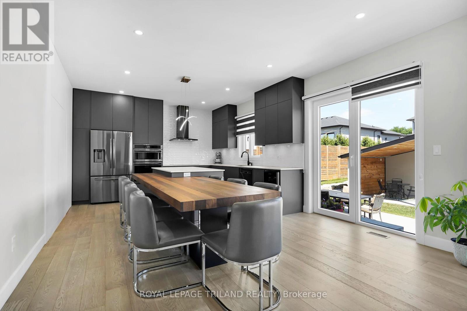 62 Crestview Drive, Middlesex Centre (Kilworth), ON - Indoor Photo Showing Dining Room