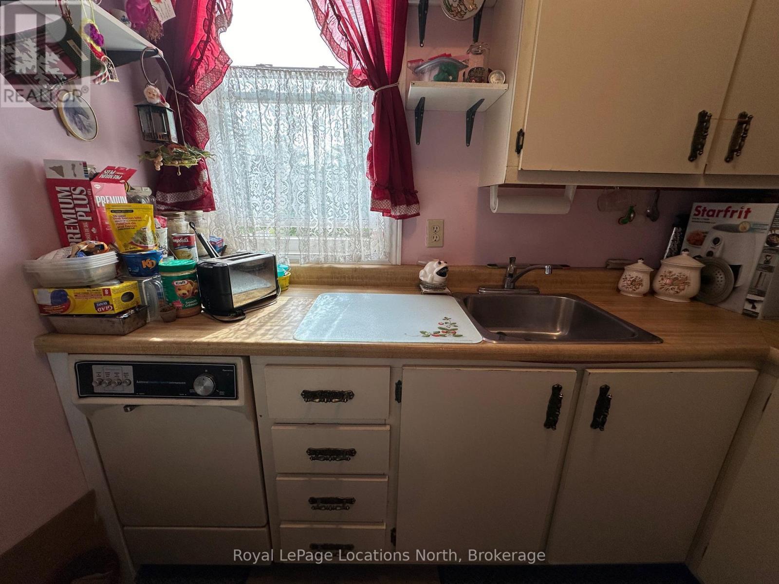 204 - 110 Sykes Street N, Meaford, ON - Indoor Photo Showing Laundry Room